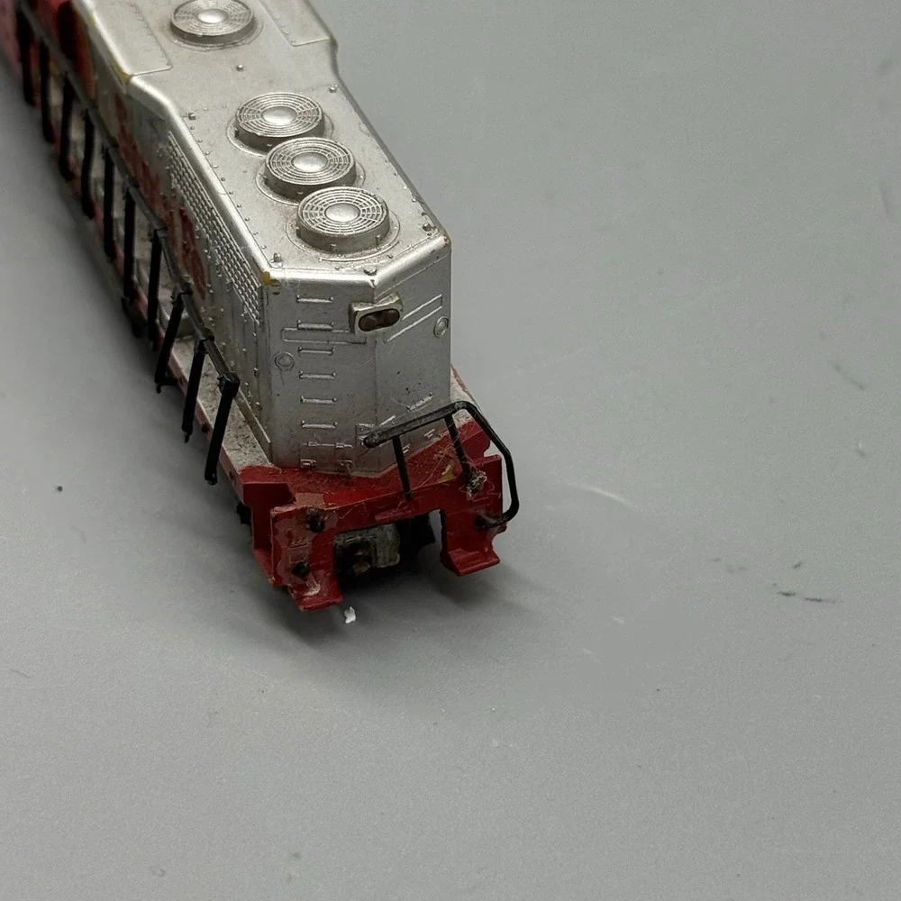 Bachmann HO Scale Santa Fe #6005 GP40 Diesel Locomotive-UNTESTED